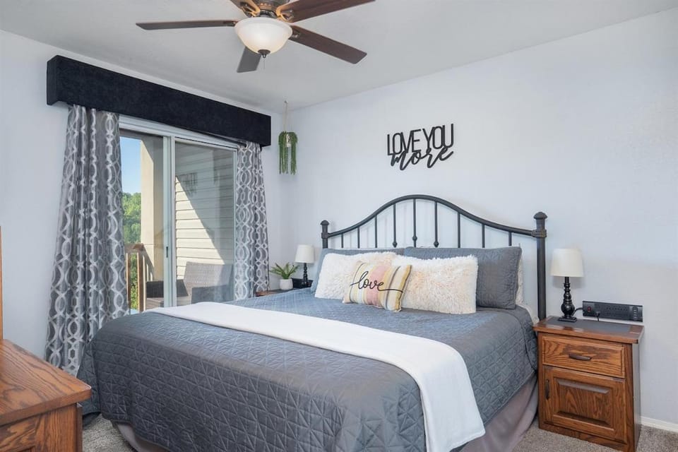 Bed, Balcony/Terrace, Photo of the whole room, Bedroom