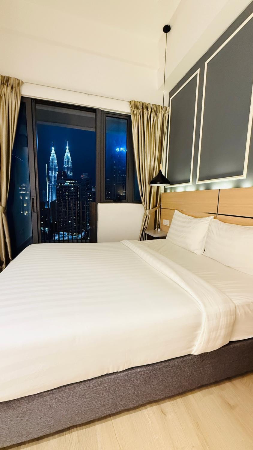 Bed, View (from property/room), Photo of the whole room, Bedroom, City view
