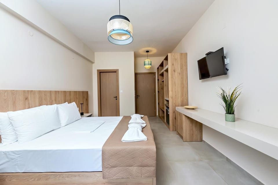 Photo of the whole room, towels, wardrobe