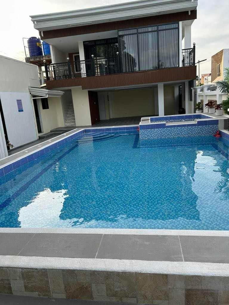 Property building, Day, Swimming pool