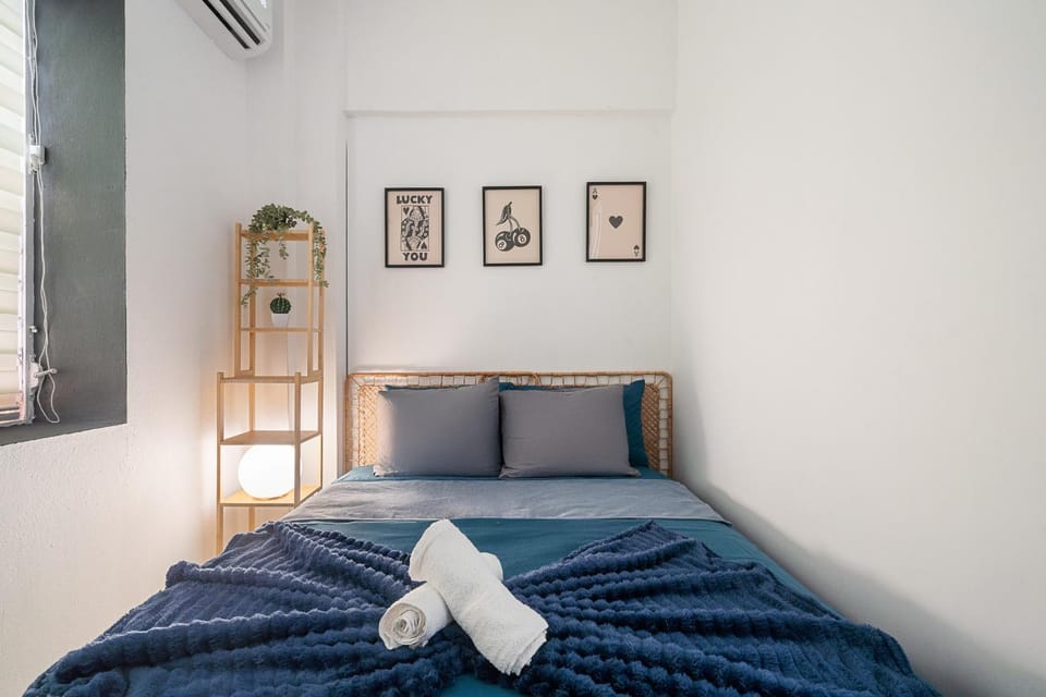 Bedroom, towels