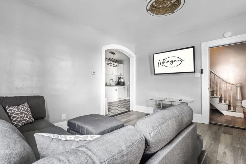 Cozy 1BR 1Bath minutes from the falls Apartment in Niagara Falls