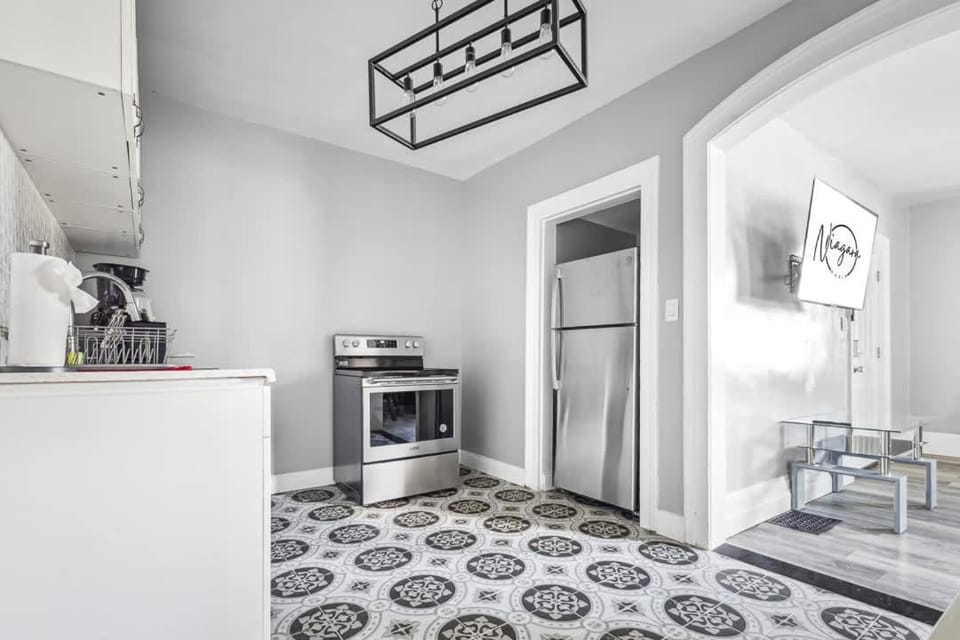 Cozy 1BR 1Bath minutes from the falls Apartment in Niagara Falls