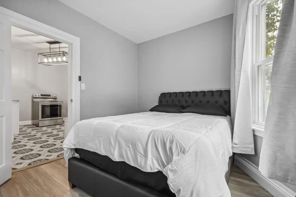 Cozy 1BR 1Bath minutes from the falls Apartment in Niagara Falls