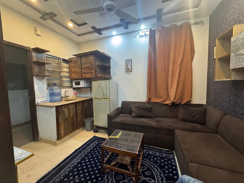 Zam zam mall 1st floor Apartment in Lahore