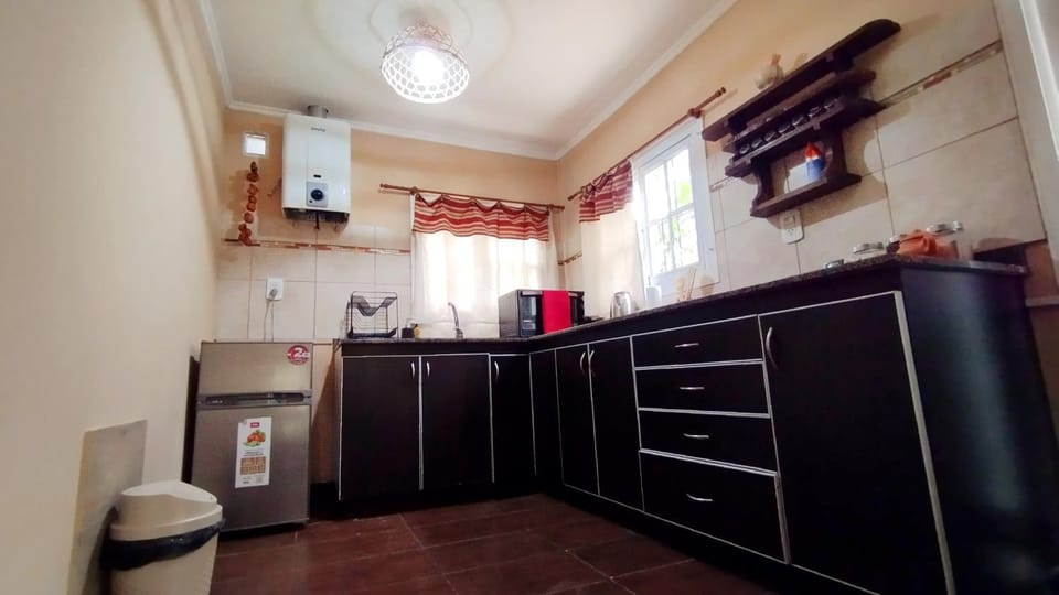 Kitchen or kitchenette, oven, pet friendly, stove