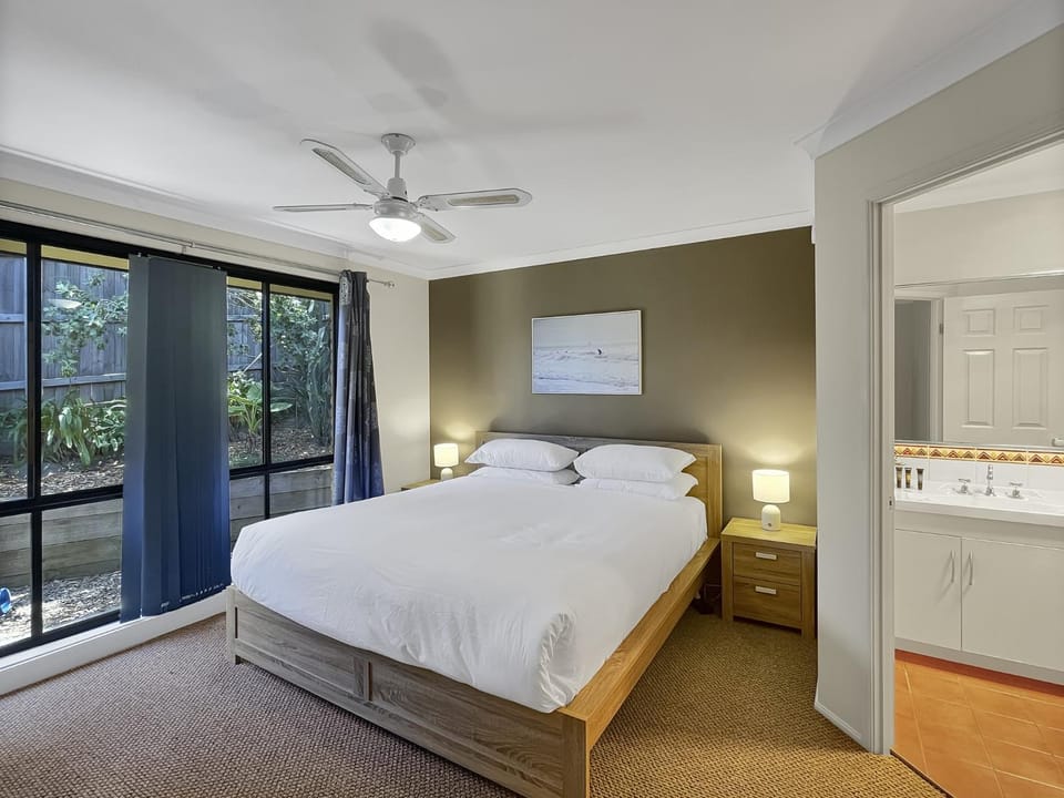 Our Haven: 4-Bed Escape Near Beach & Mogo Trails House in Batemans Bay