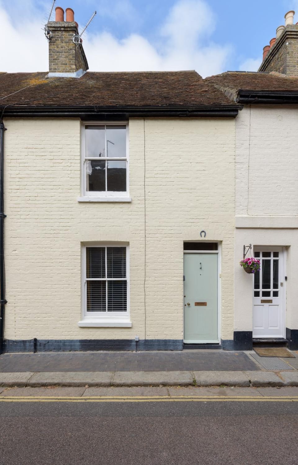 Property building, Street view, pet friendly