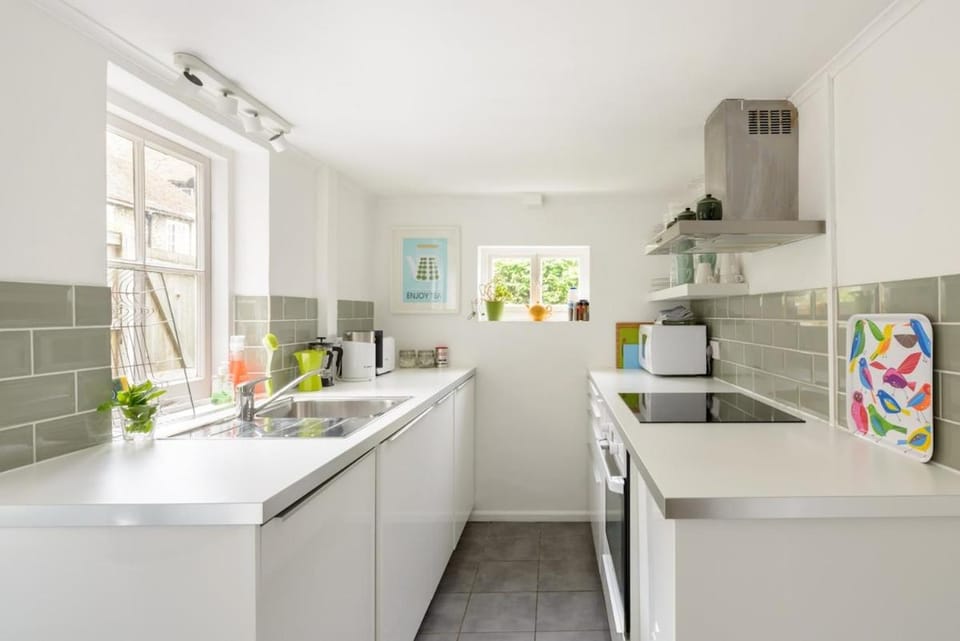 Kitchen or kitchenette, dishwasher, stove, washing machine