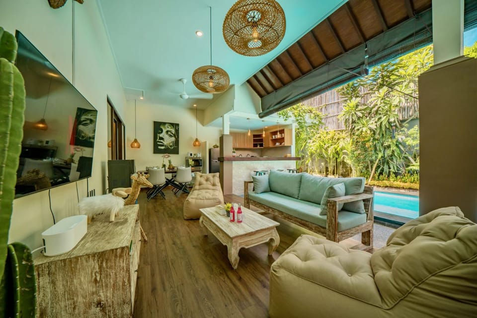 TV and multimedia, Living room, Evening entertainment, Pool view, Swimming pool