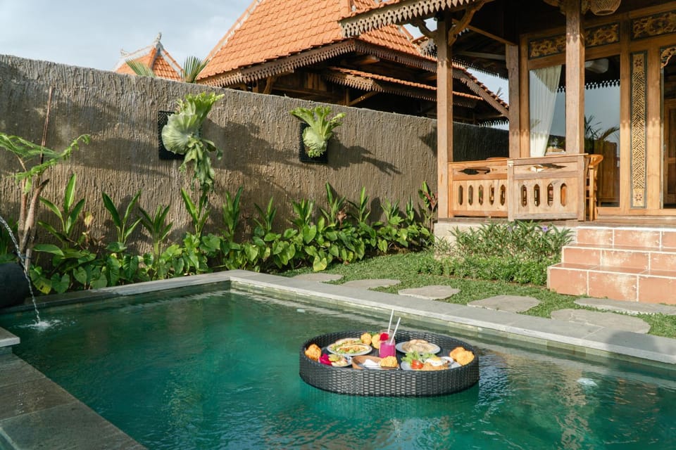 Patio, Day, Garden, Food and drinks, Food, Garden view, Pool view, Swimming pool