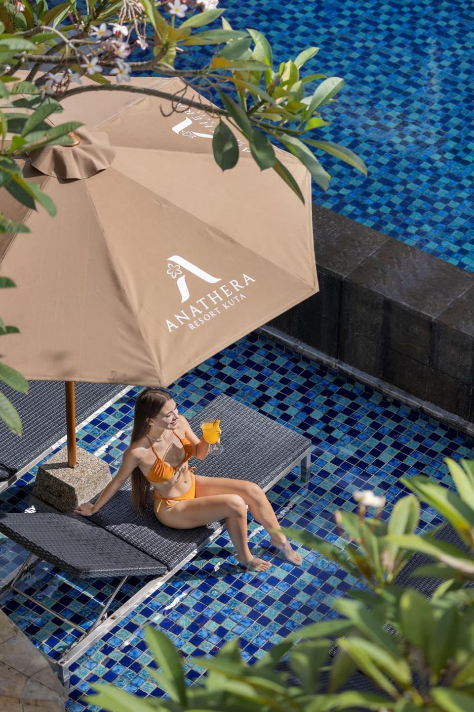 Pool view, Swimming pool, sunbed