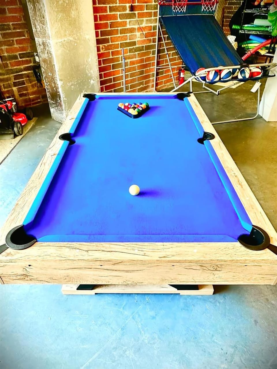 Billiard, Game Room