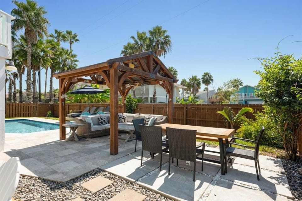 Balcony/Terrace, Pool view, Swimming pool