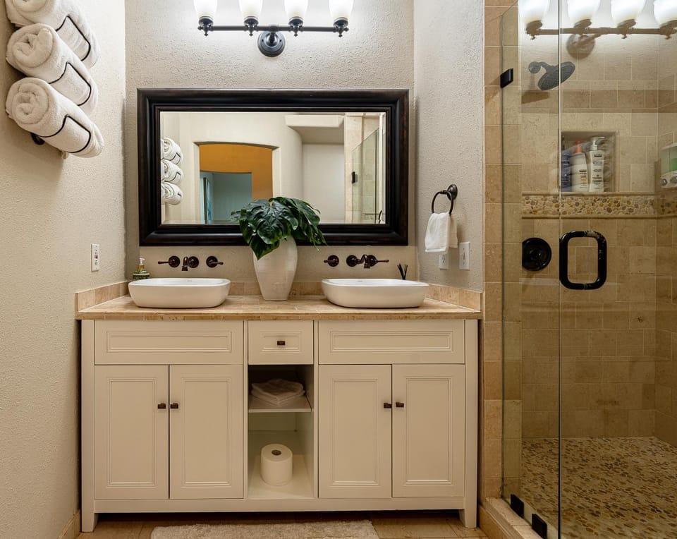 New, Desert Private Oasis Pool, Spa and Game room House in La Quinta