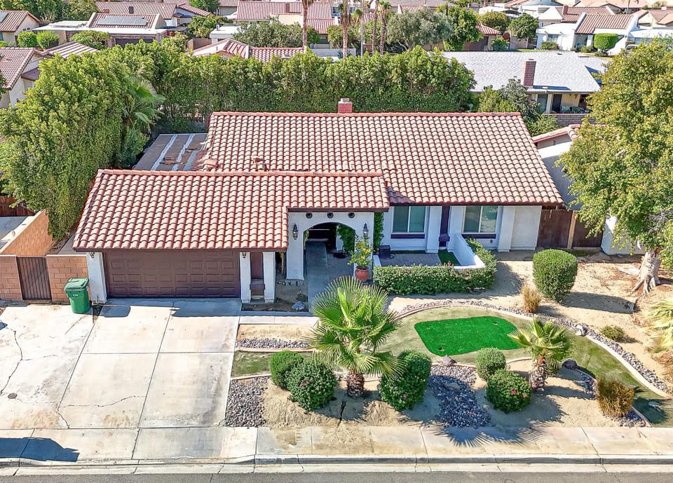 New, Desert Private Oasis Pool, Spa and Game room House in La Quinta