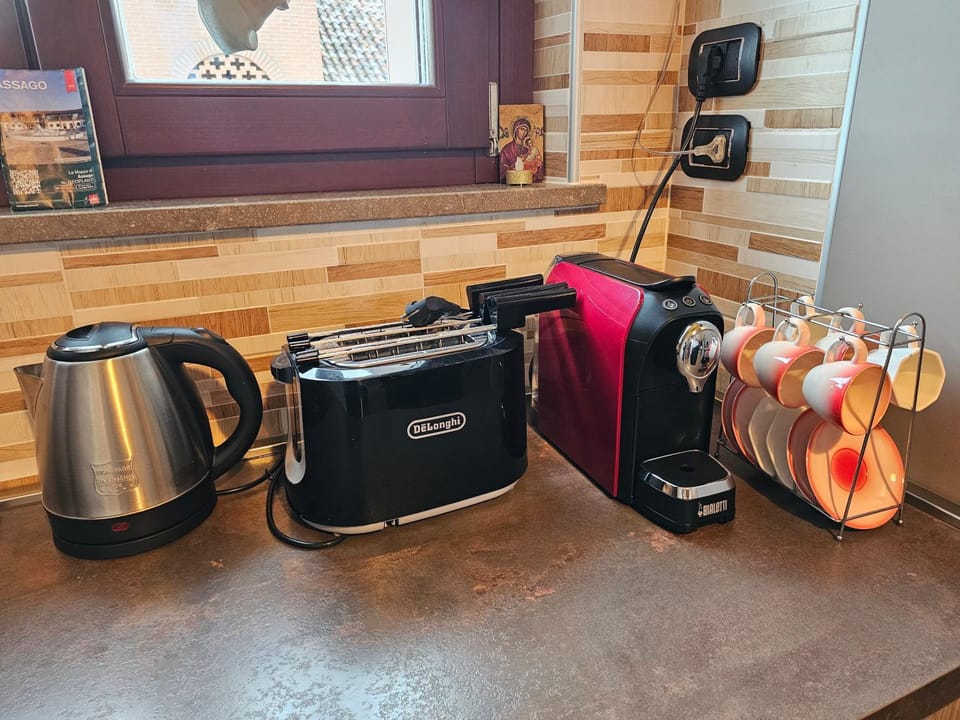 Coffee/tea facilities, toaster