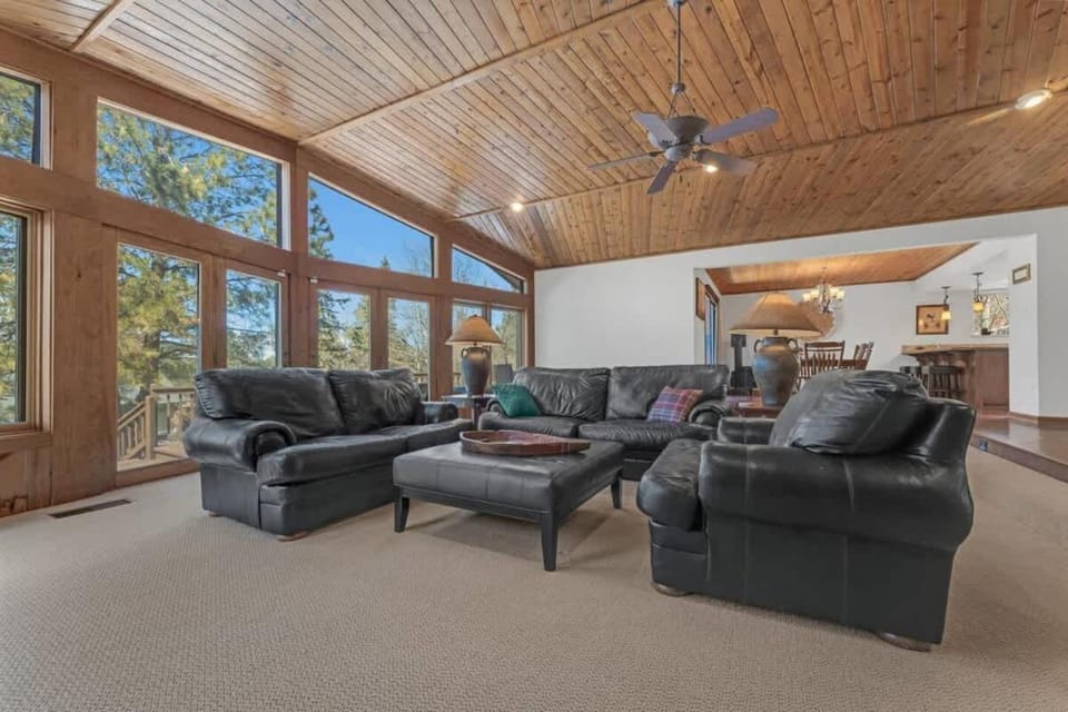 Country Club Cabin with Hot Tub Cabin in Flagstaff