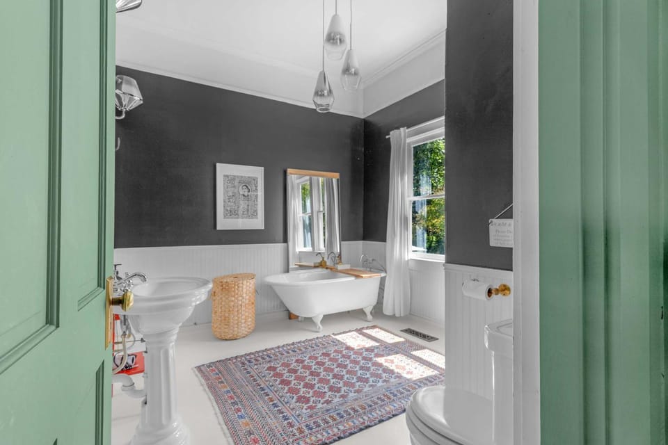 Wine Country Retreat with Pool & Hot Tub - Dogs OK House in Russian River