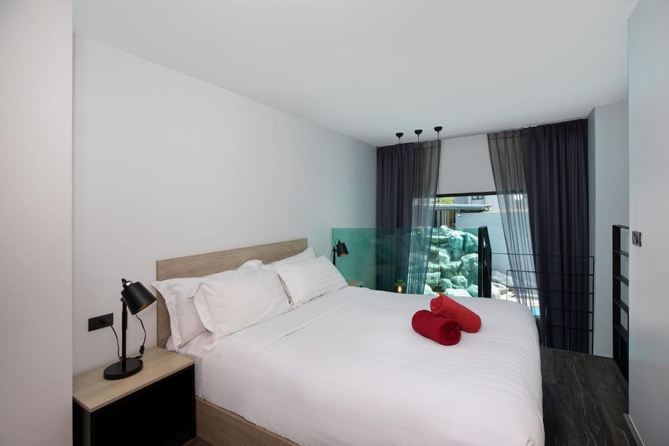 Bed, Photo of the whole room, Bedroom