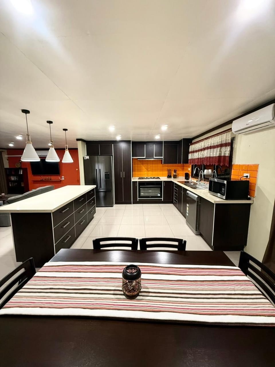 Kitchen or kitchenette, Dining area, oven, stove