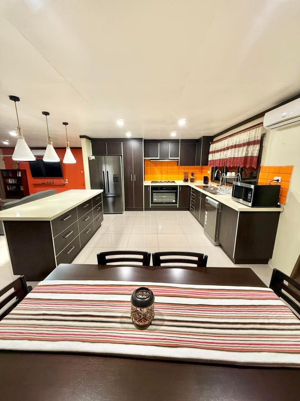 Kitchen or kitchenette, dishwasher, stove
