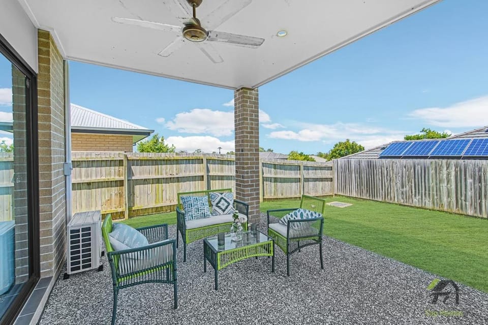 Forest castle in a quiet single-story house in Coomera House in Hope Island