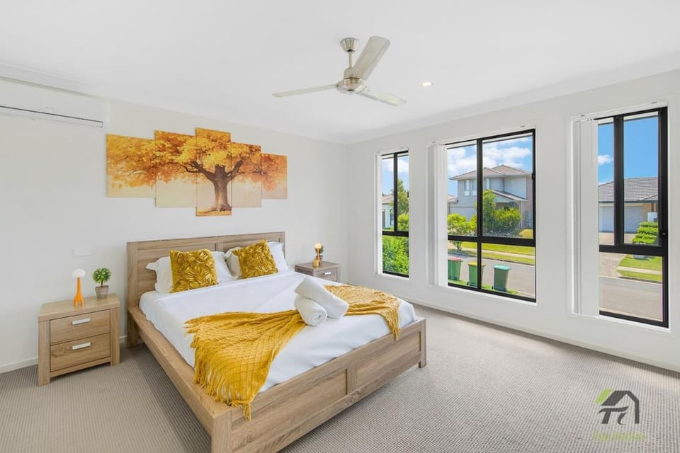 Forest castle in a quiet single-story house in Coomera House in Hope Island