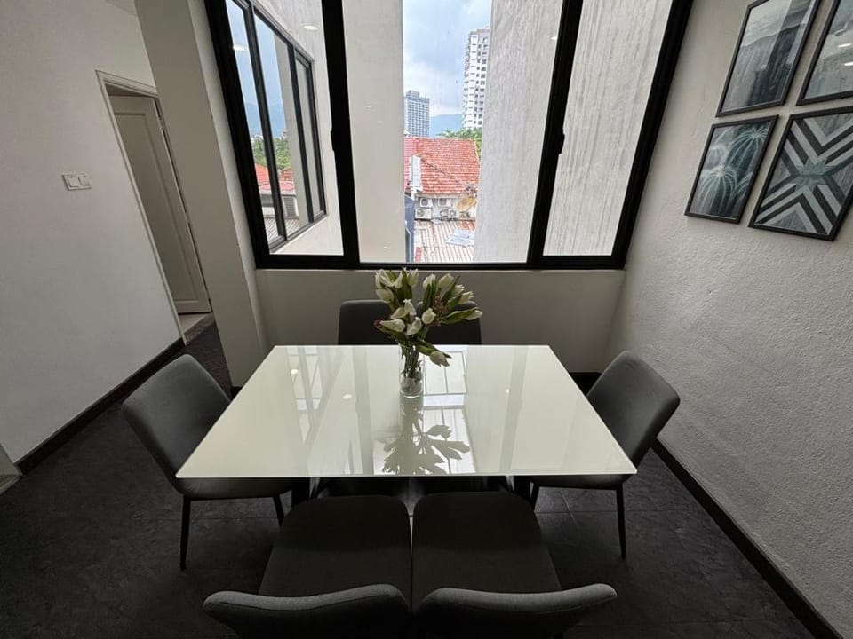 Spacious 4BR Family Suites in George Town House in George Town