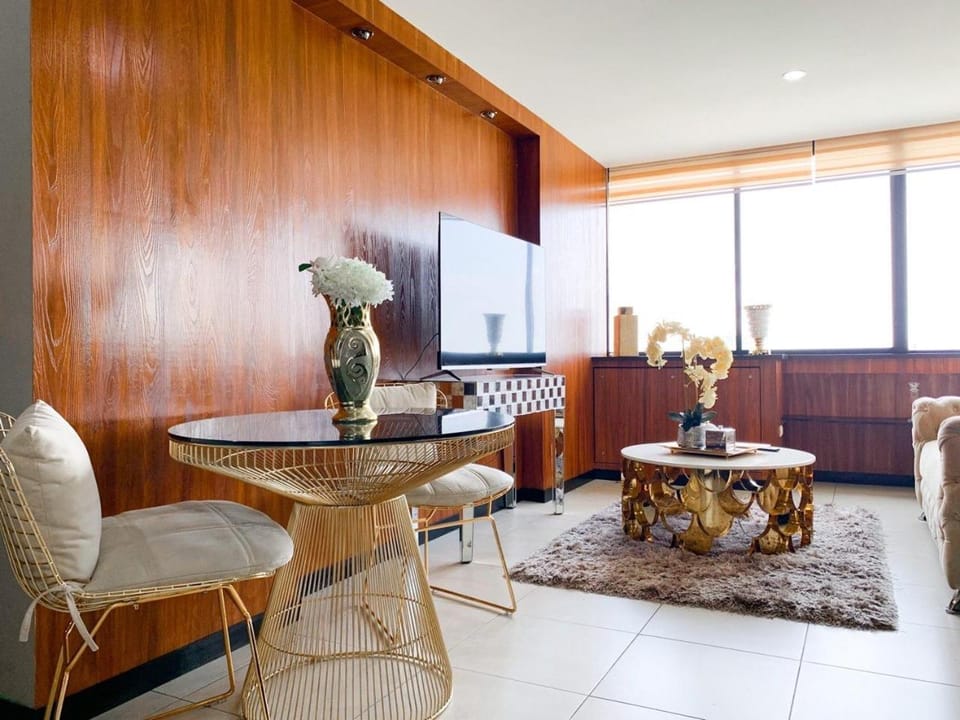 TV and multimedia, Living room, Decorative detail, Seating area, Dining area