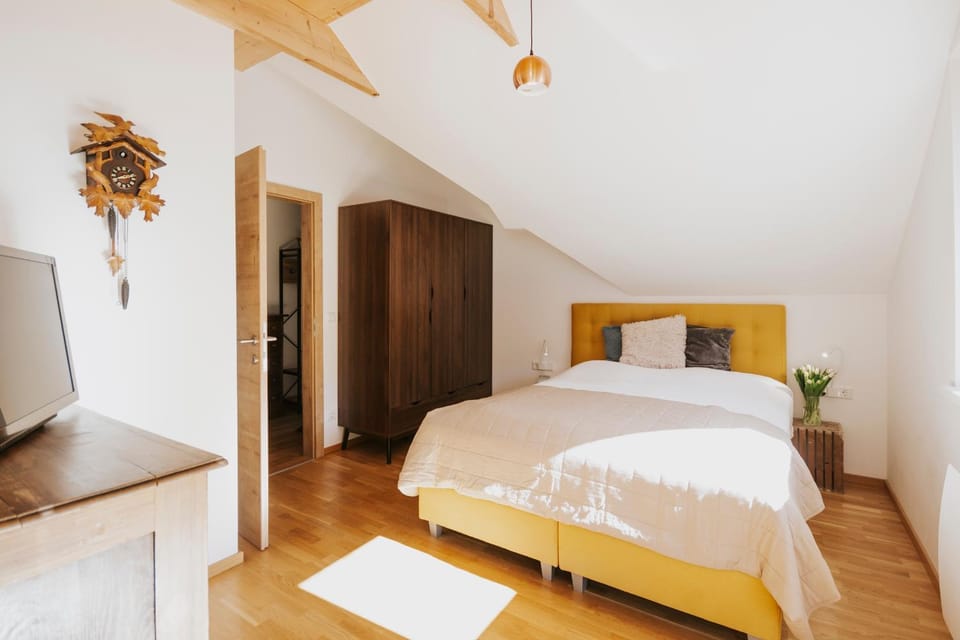 Photo of the whole room, Bedroom