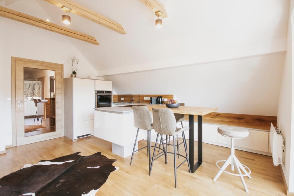 Kitchen or kitchenette, Seating area, Dining area