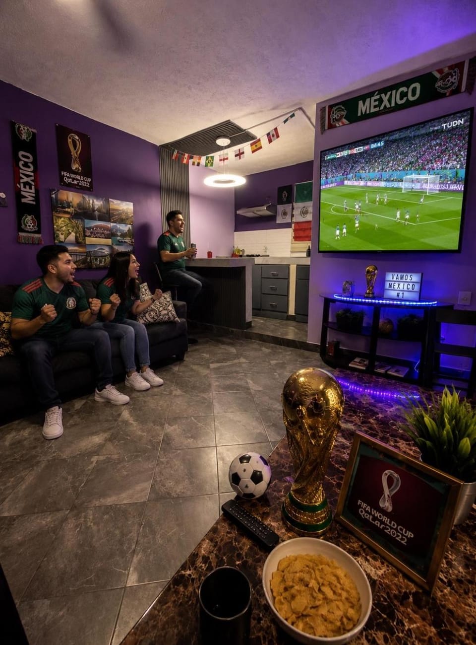 People, TV and multimedia, Food and drinks