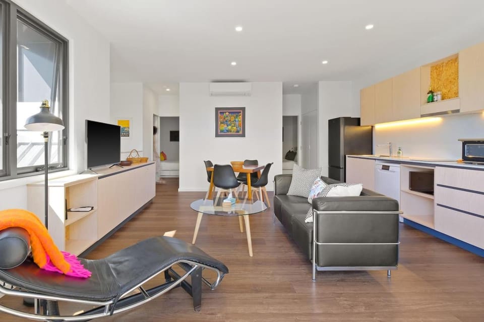 TV and multimedia, Kitchen or kitchenette, Living room, Other, Seating area, Dining area