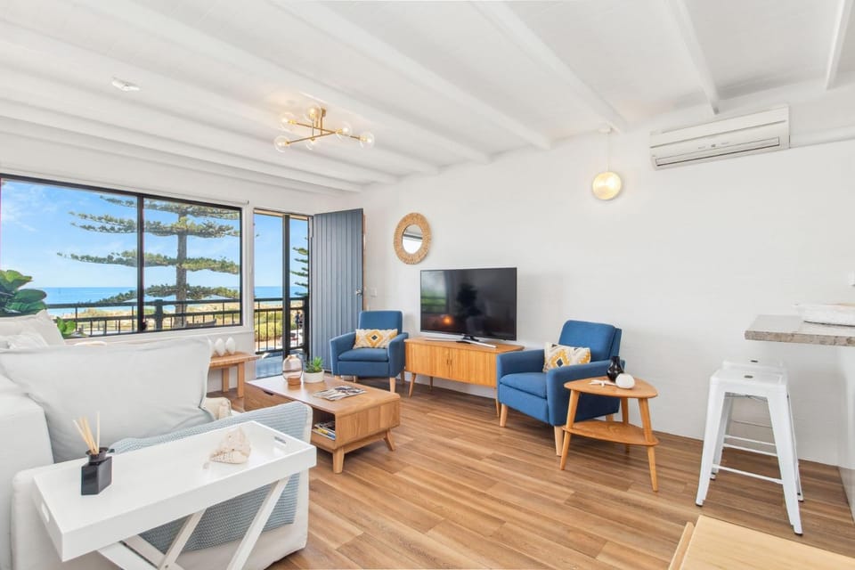 Waterfront Serenity in Seacliff Apartment in Adelaide