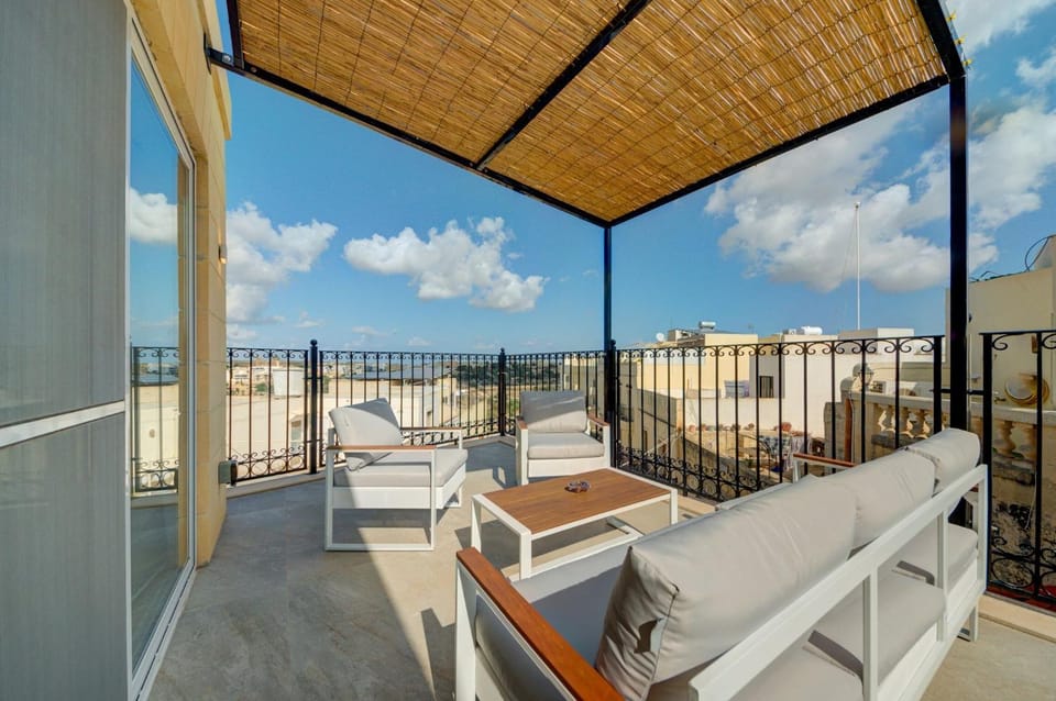 Coffee/tea facilities, Balcony/Terrace, City view
