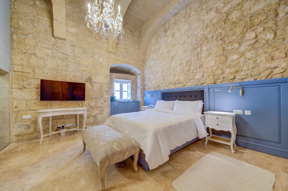 Bed, Decorative detail, Bedroom