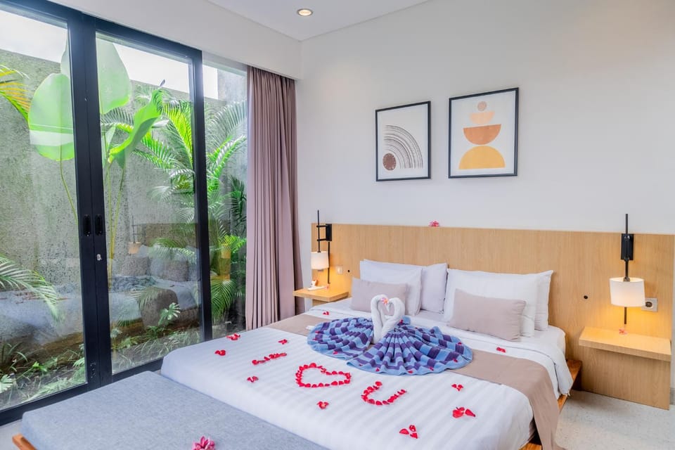 Bathroom, Bedroom, air conditioner