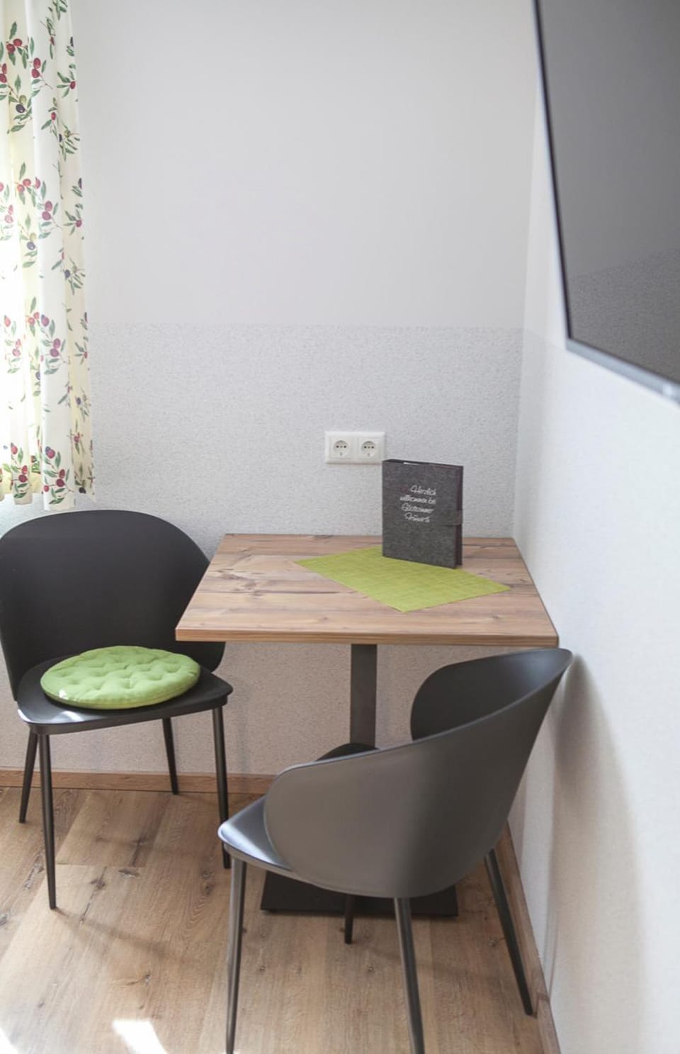 TV and multimedia, Seating area