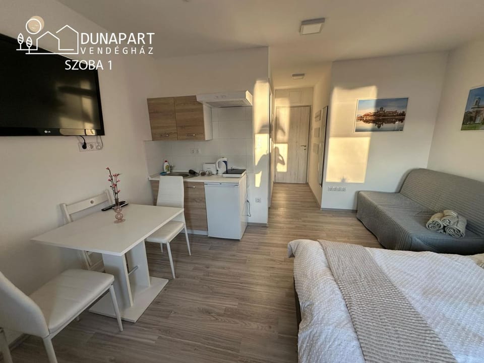 Bed, TV and multimedia, Coffee/tea facilities, Kitchen or kitchenette, Living room, Photo of the whole room, Seating area, Dining area, Evening entertainment, Bedroom
