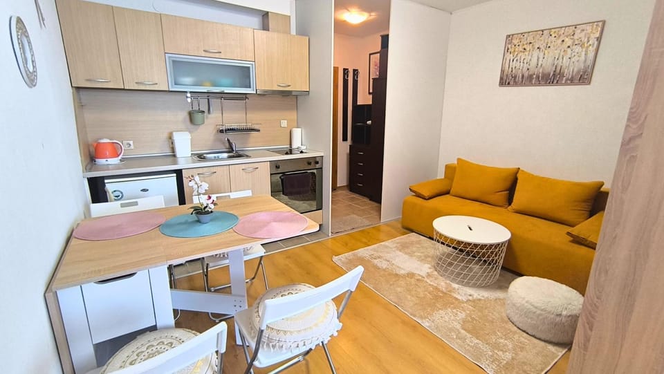 Kitchen or kitchenette, Seating area, Dining area, oven, stove