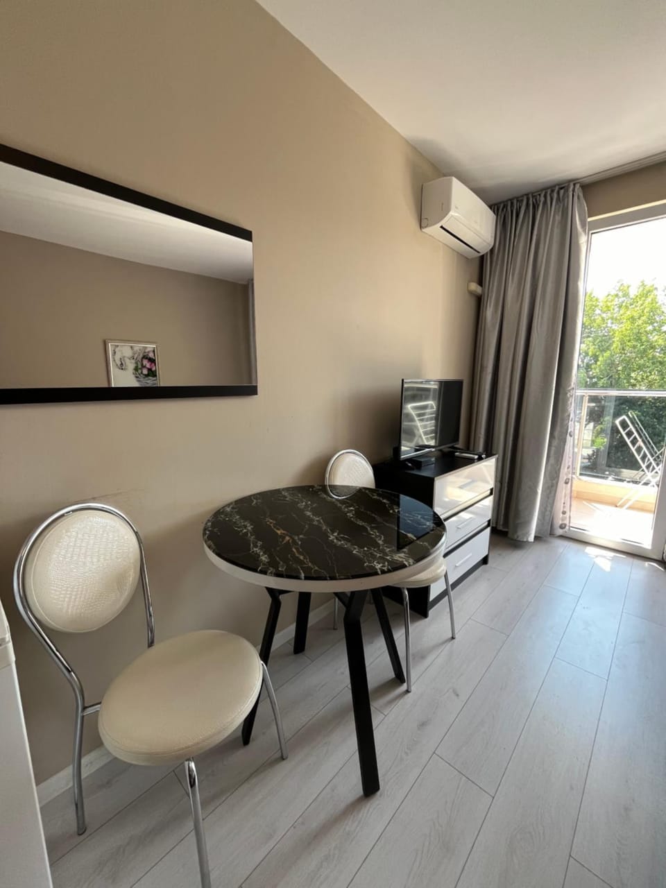 TV and multimedia, View (from property/room), Balcony/Terrace, Living room, Seating area, Dining area, air conditioner
