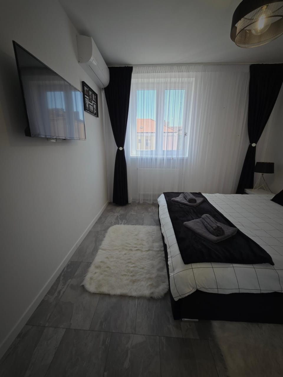 TV and multimedia, Photo of the whole room, Bedroom