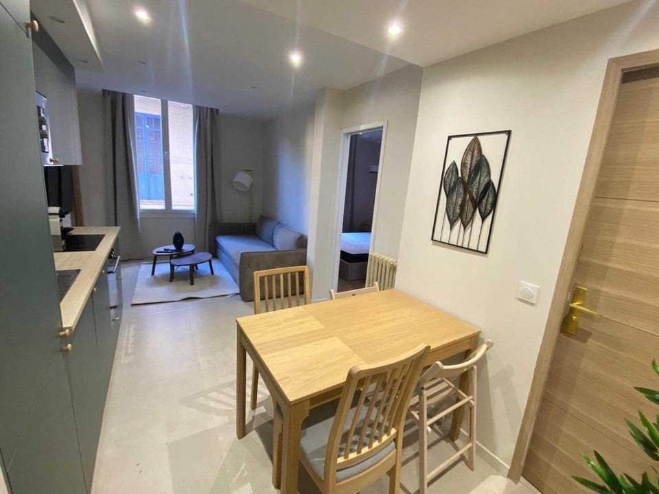 Modern apartment -1BDR 4P - 300m from the BEACH Apartment in Antibes