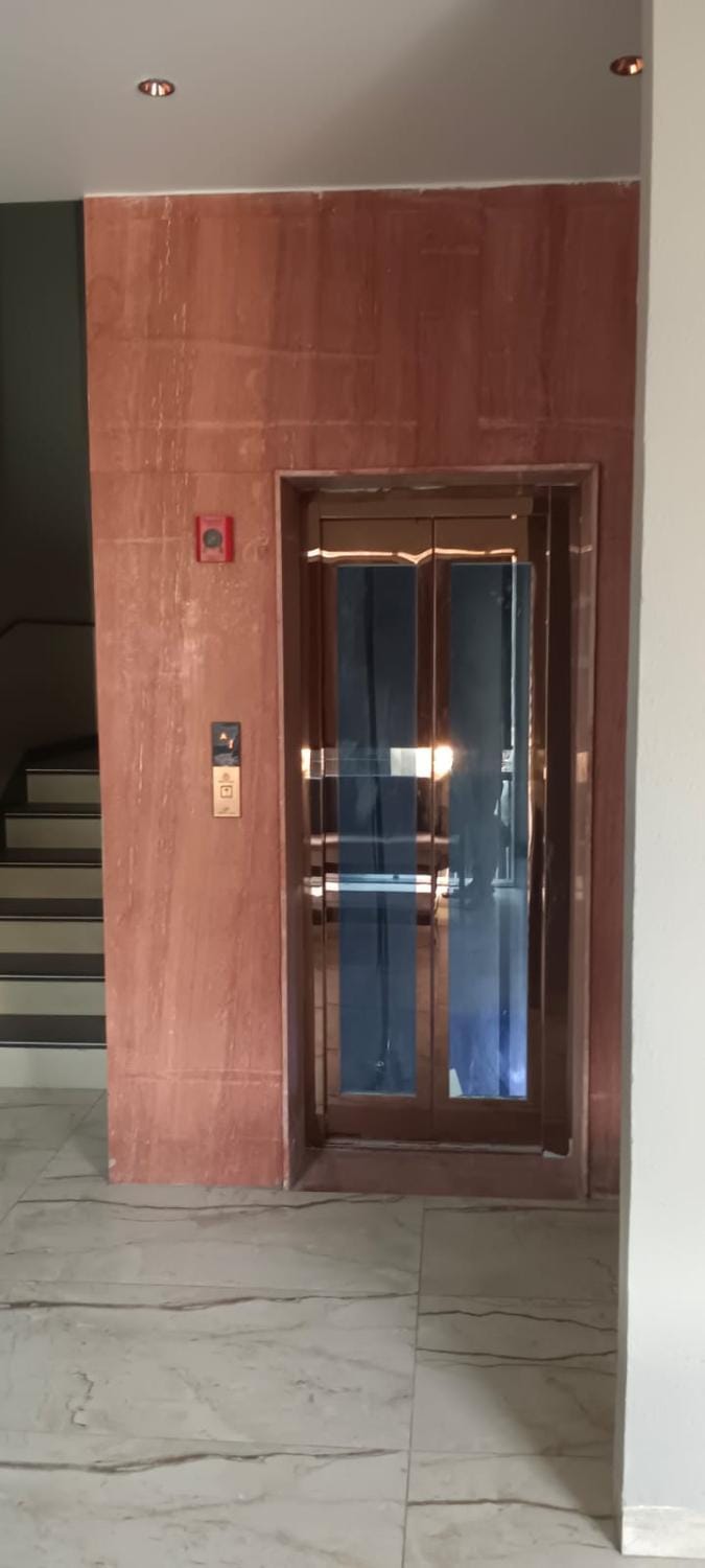 Facade/entrance, elevator