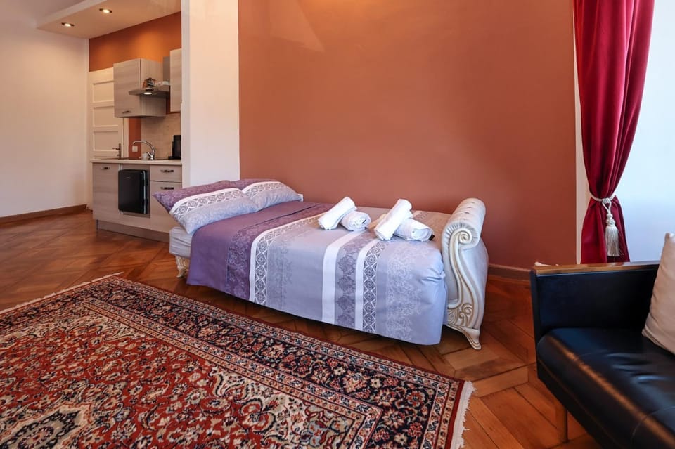 Bed, Kitchen or kitchenette, Living room