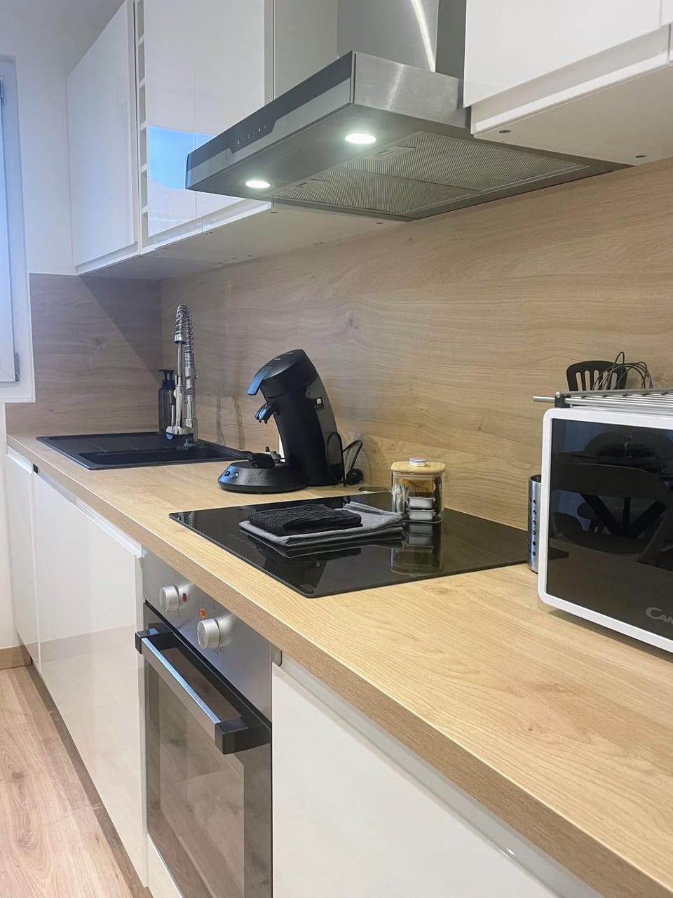 Kitchen or kitchenette, dishwasher