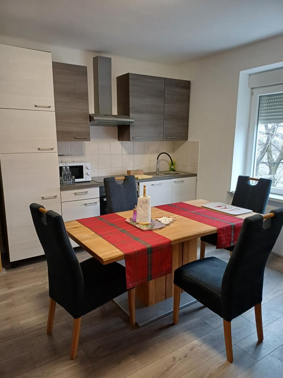 Kitchen or kitchenette, Living room, Seating area, Dining area