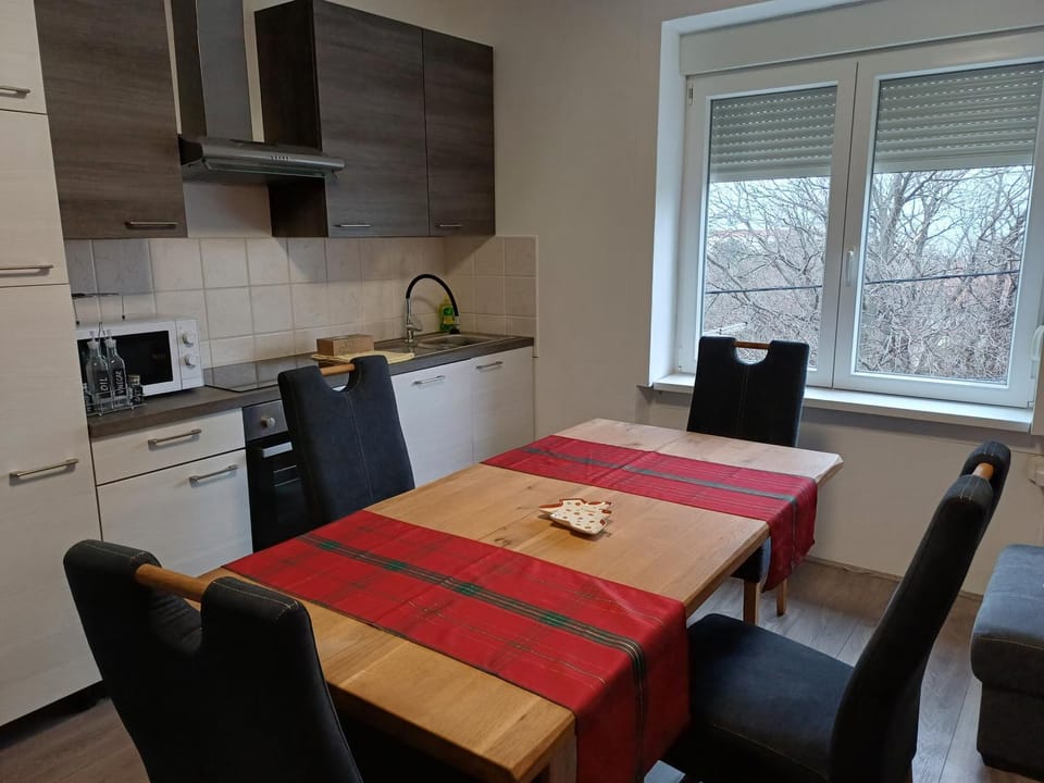 Living room, Seating area, Dining area, oven, stove