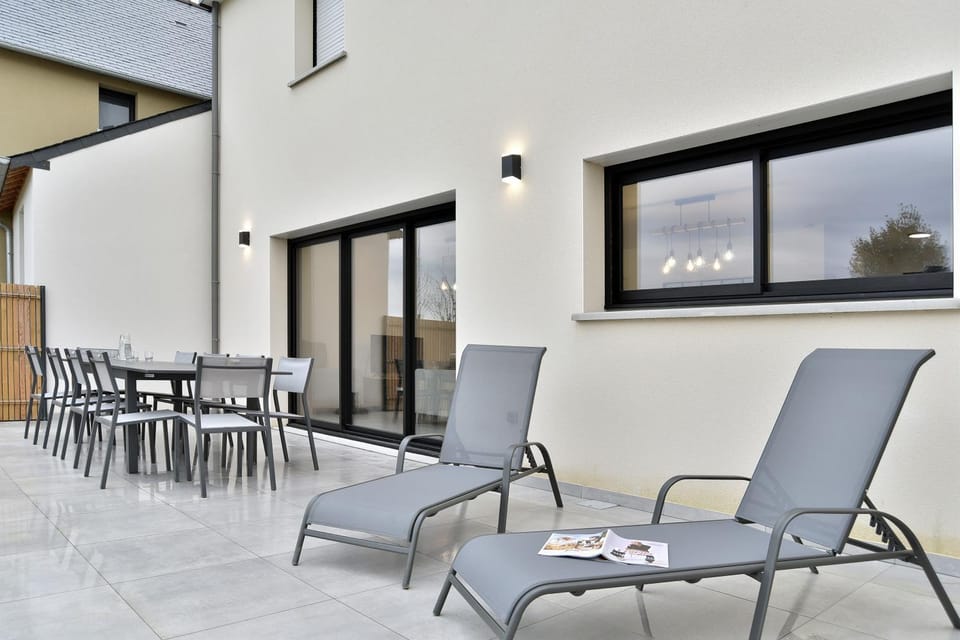 Patio, Day